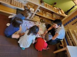 4 Ways Montessori Kindergarten Classes Help Teach Social Skills